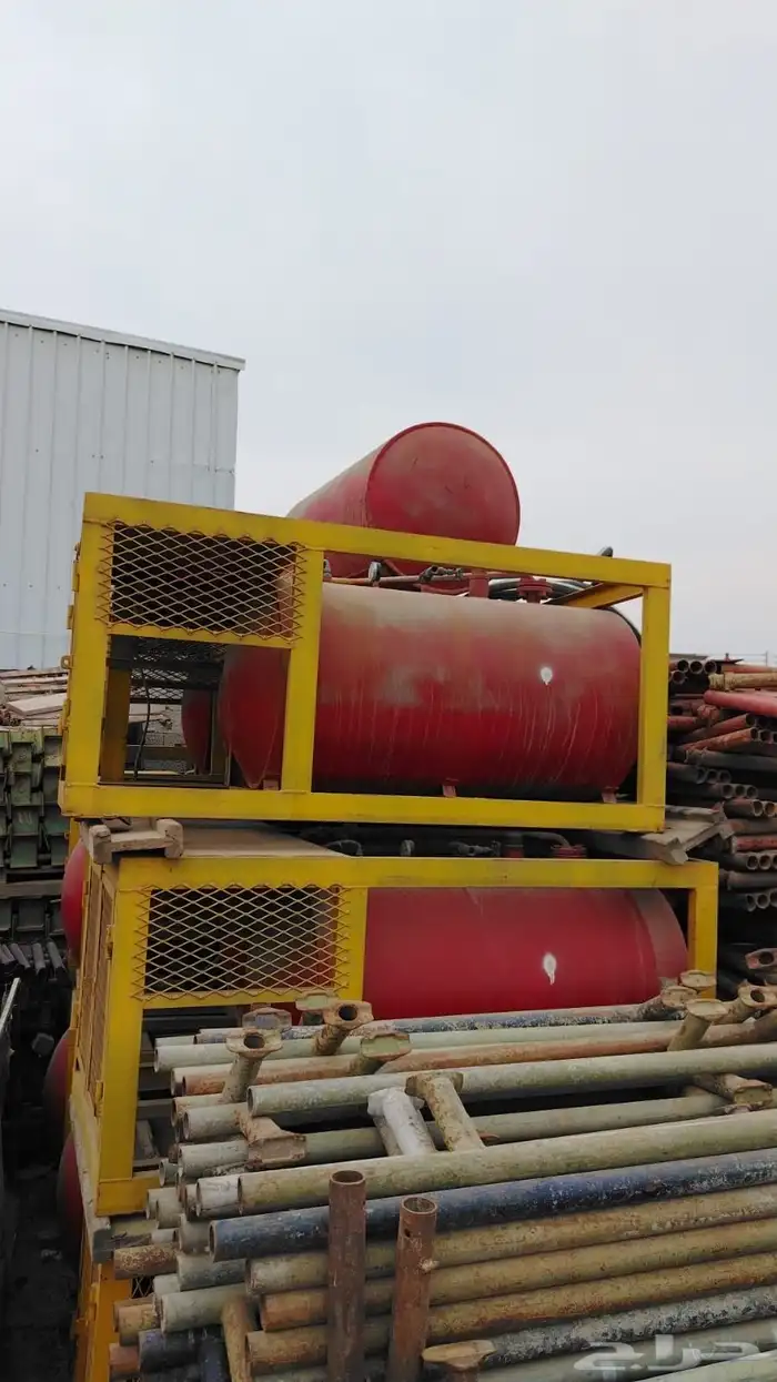 خزان كمبروسر وبراميل فارغه 1