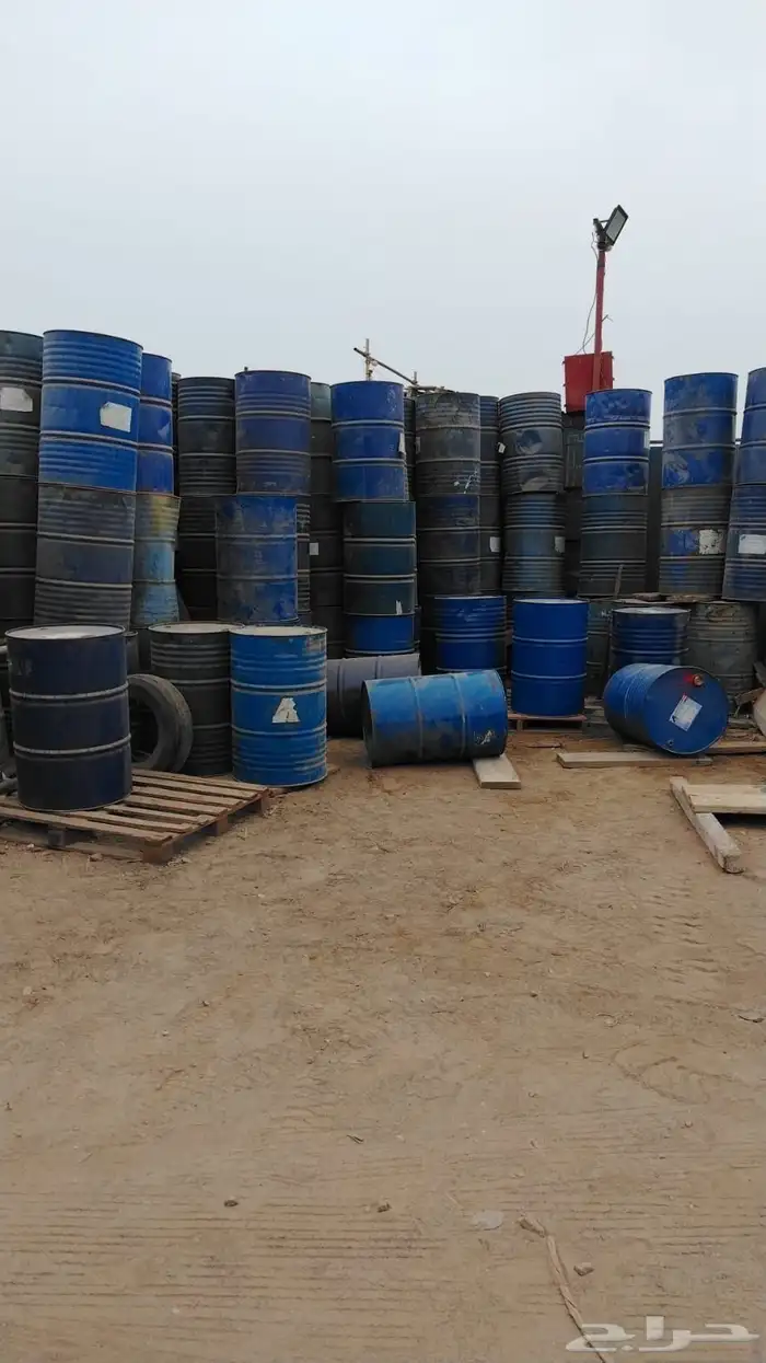 خزان كمبروسر وبراميل فارغه 0