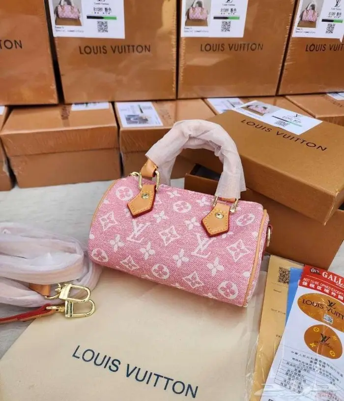 شنطة وردية ماركة لويس موديل جديد شنطات فيتون بني اسود فويتون 0