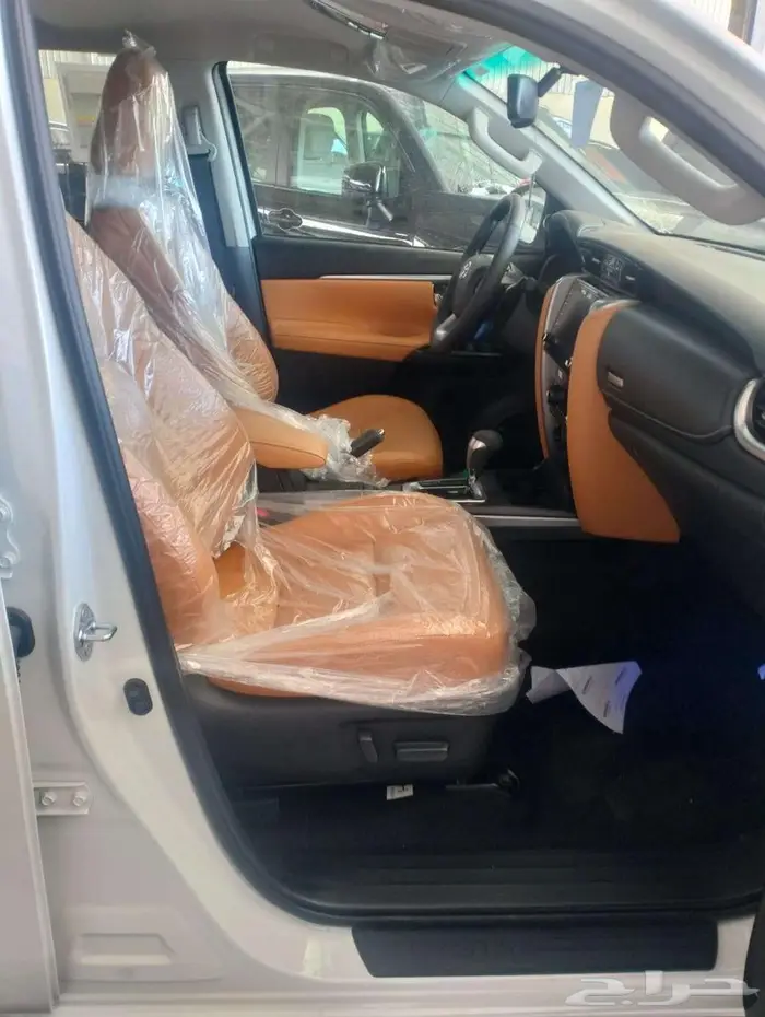 تويوتا فورتشنر VX3 بنزين 2025 5