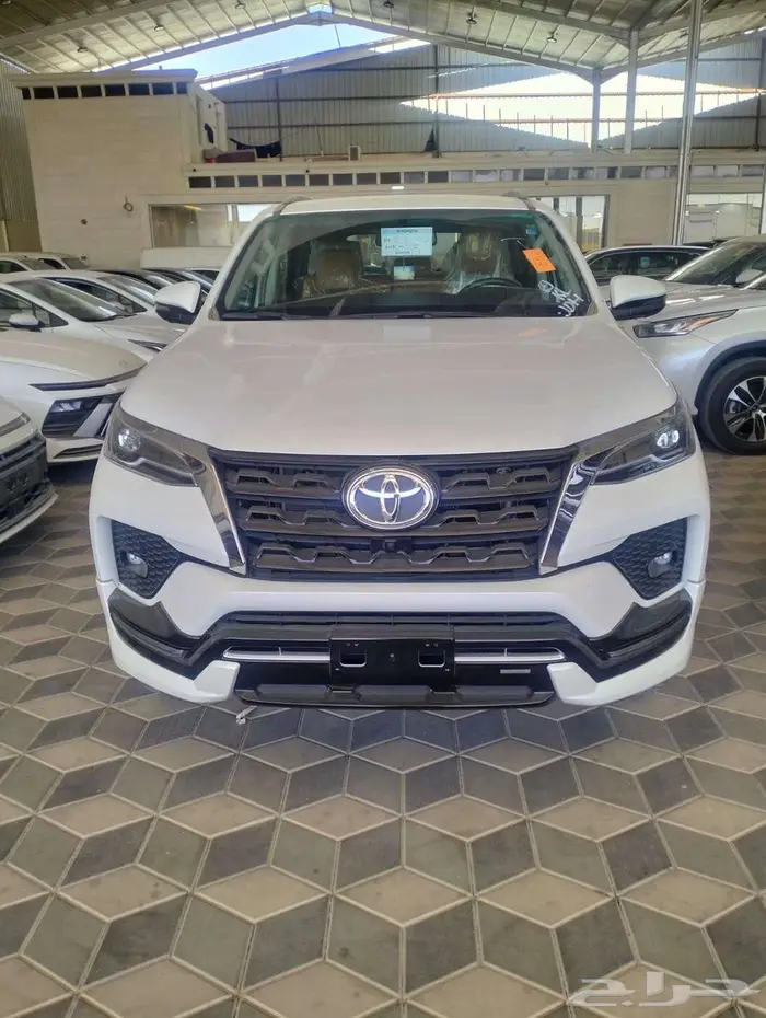 تويوتا فورتشنر VX3 بنزين 2025 0