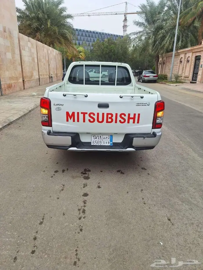 ميتسوبيشي L200 بنزين الموديل 2022 3