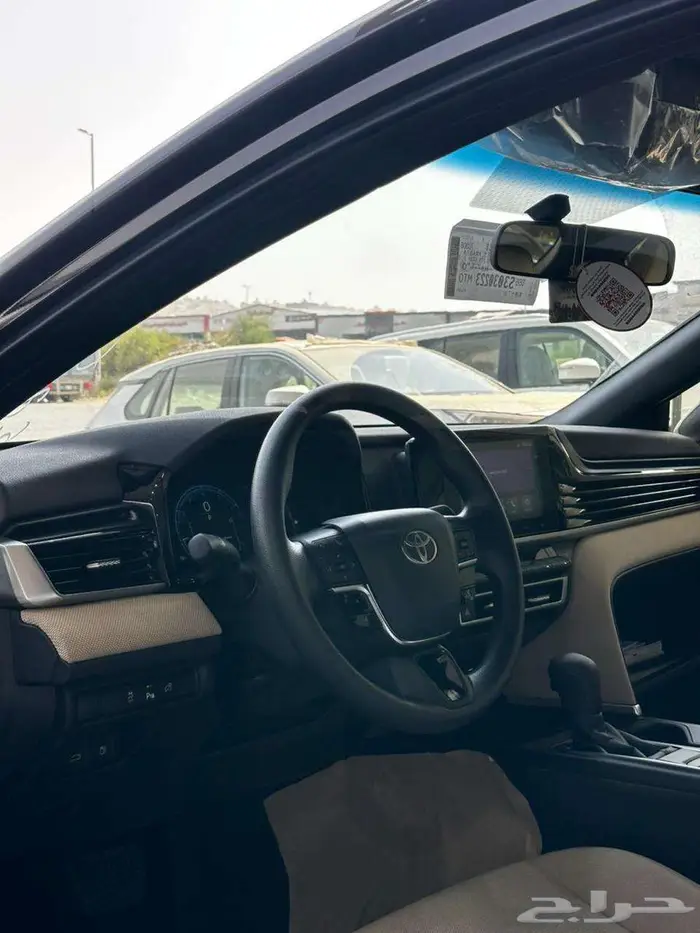 تويوتا كامري E بنزين موديل 2025 اسود 5