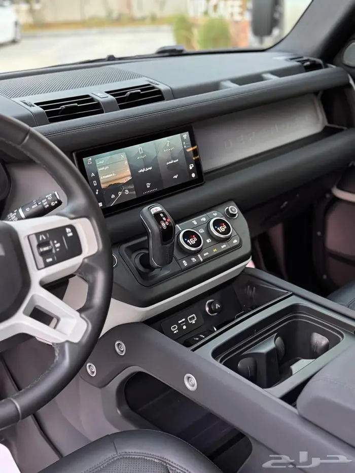 لاند روفر ديفندر - V4 -2023 8