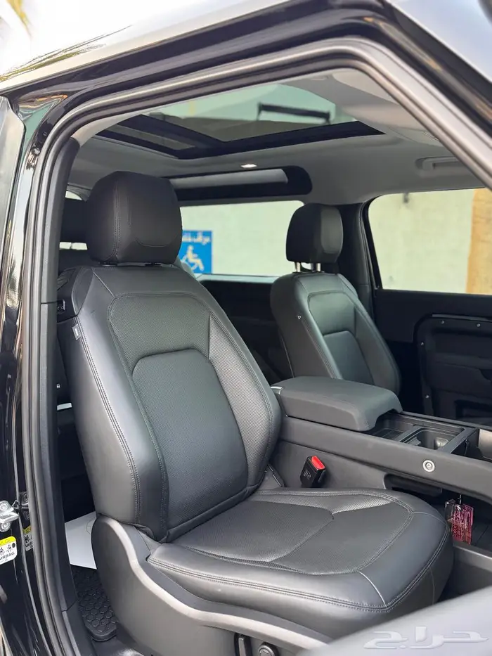 لاند روفر ديفندر - V4 -2023 10