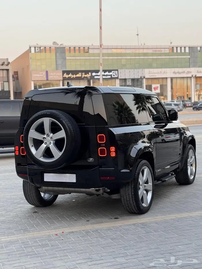 لاند روفر ديفندر - V4 -2023 0