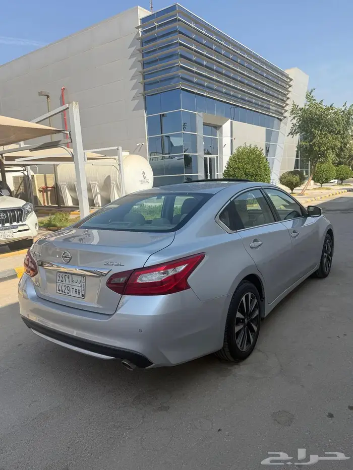 للبيع نيسان التيما موديل 2018 فل كامل 4
