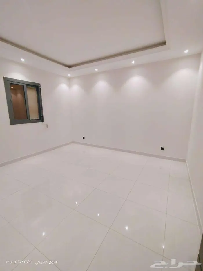 شقة للإيجار 3 غرف مع روف بحي الصواري 6