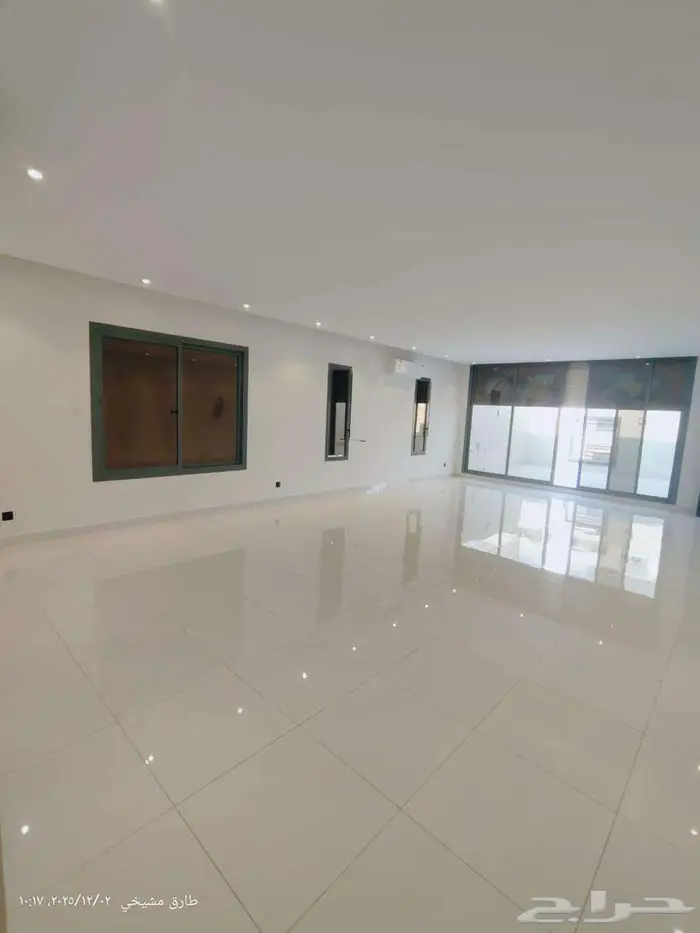 شقة للإيجار 3 غرف مع روف بحي الصواري 3