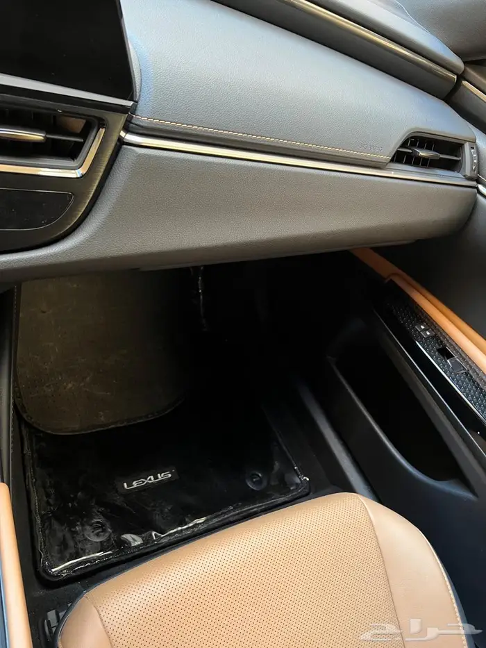 للبيع لكزس es 250 AA 2023 20