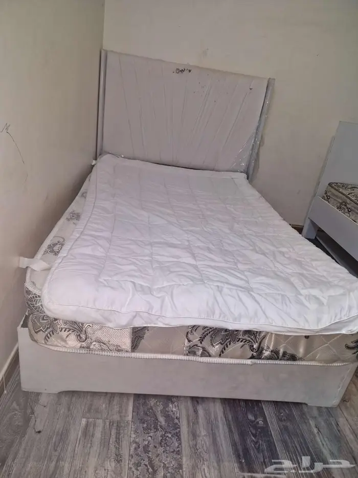 دولاب وسرير للبيع 5
