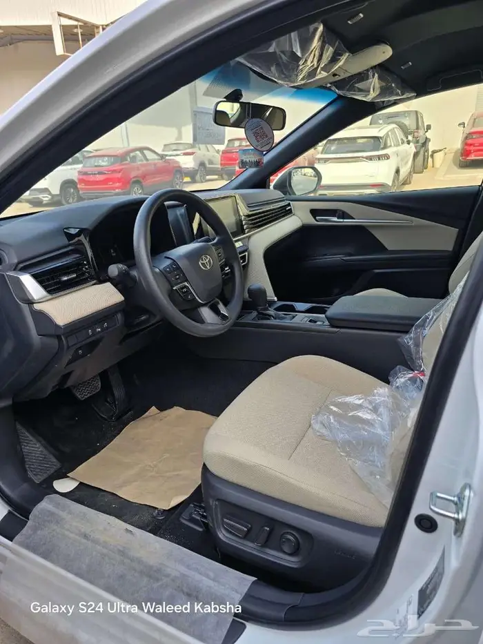 تويوتا كامري E بنزين 2025 11