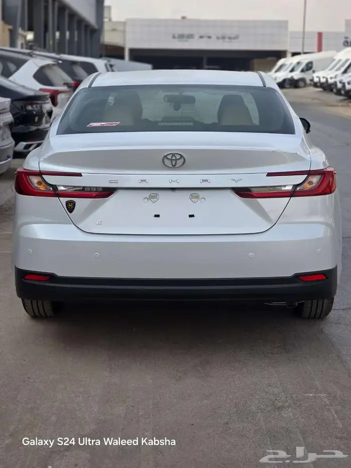 تويوتا كامري E بنزين 2025 3