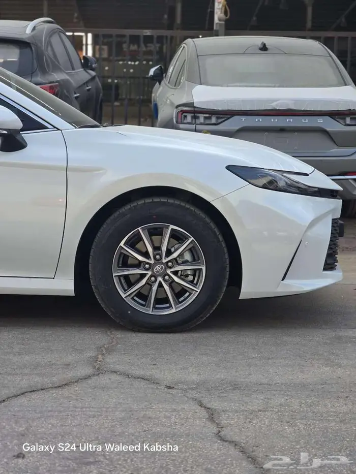 تويوتا كامري E بنزين 2025 2