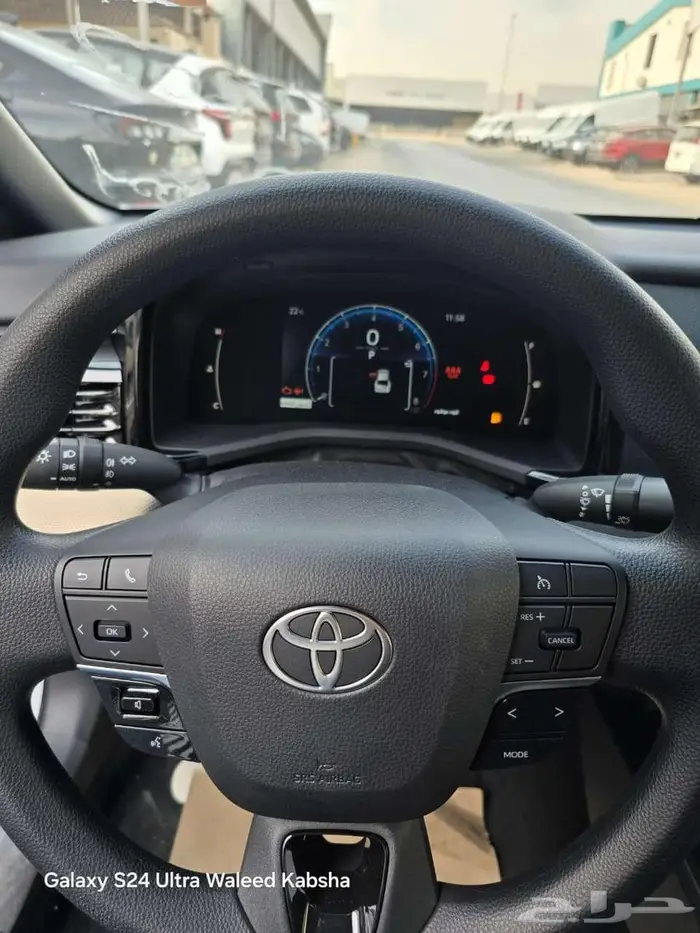 تويوتا كامري E بنزين 2025 13