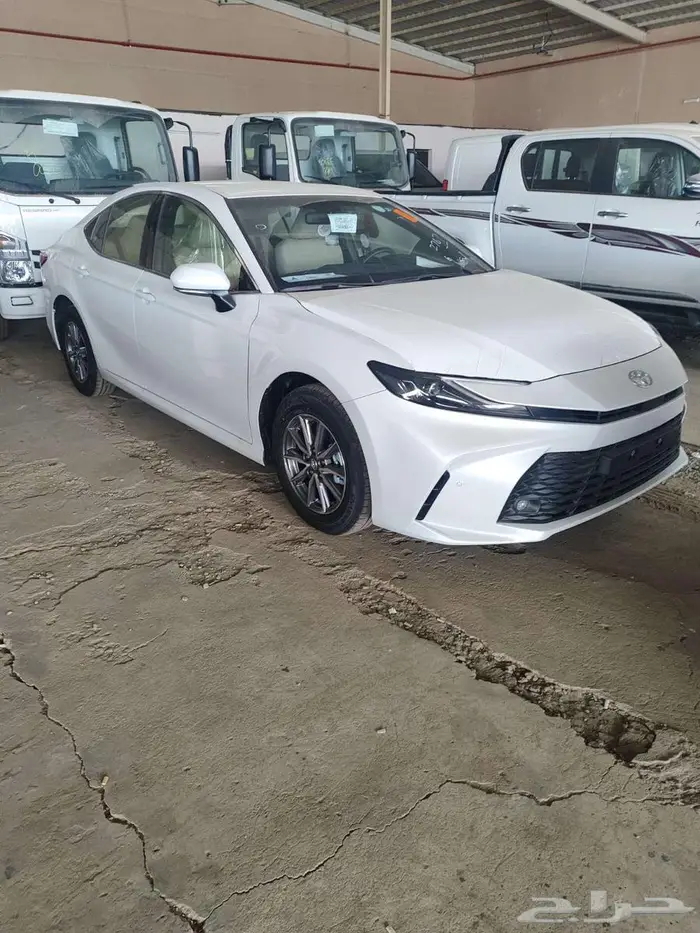 تويوتا كامري E بنزين 2025 بسعر مميز للكاش 1