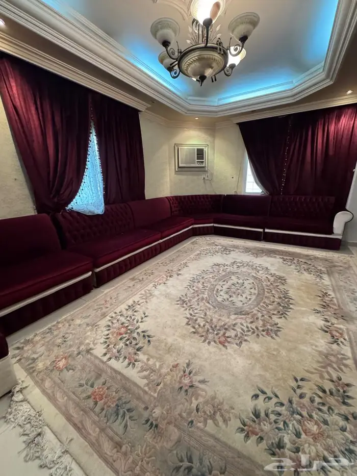 كنب للبيع لون عنابي مخمل 0