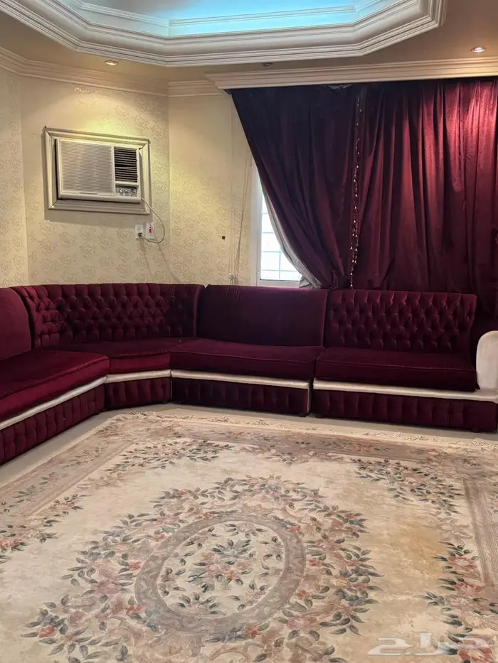 كنب للبيع لون عنابي مخمل 2