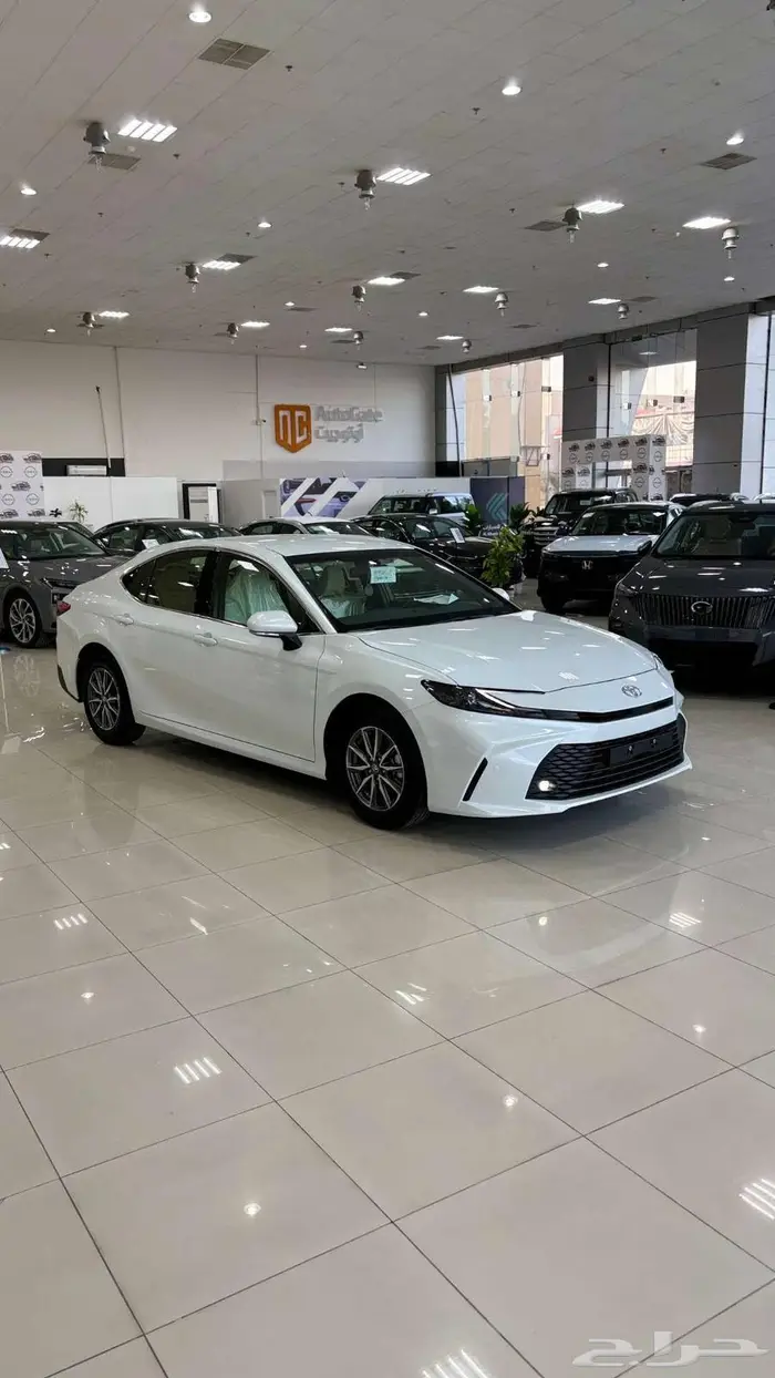 تويوتا كامري E ستاندر 2025 ابيض 2
