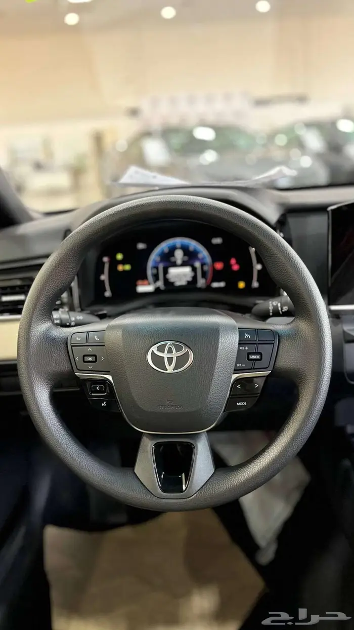 تويوتا كامري E ستاندر 2025 ابيض 4