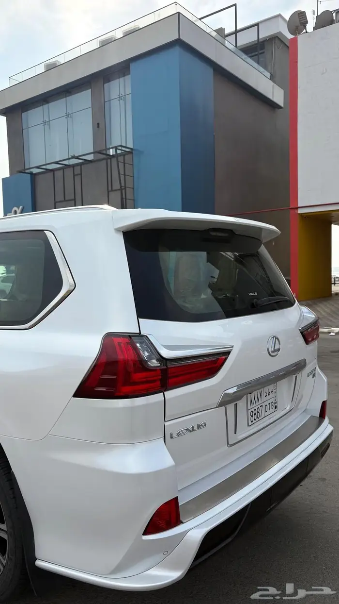 LX570 2021 شبه الجديد 7