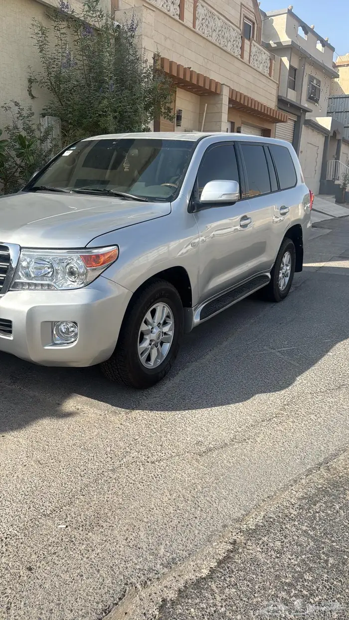 تويوتا لاند كروزر 9