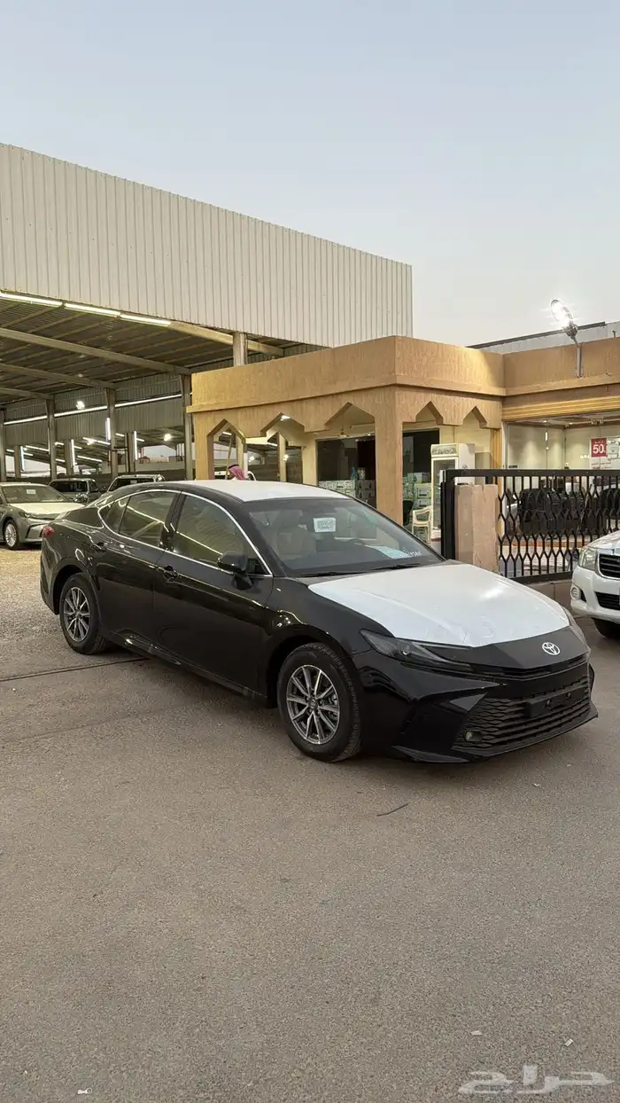 تويوتا كامري 2025 E بنزين سعودي جديد اللون اسود 3
