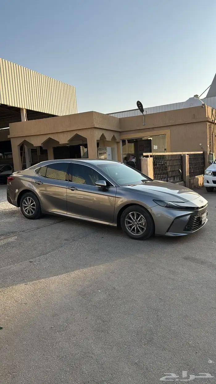 تويوتا كامري 2025 E بنزين سعودي عداد 20 الف اللون تيتانيوم 3