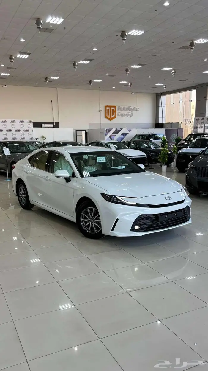 تويوتا كامري E ستاندر 2025 ابيض 1