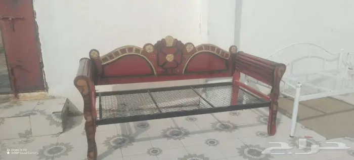 4كراسي خشب وومقعد حديد تصميم روعه 0