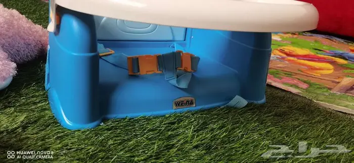 كرسي طعام بحاله ممتازه مع بايسكل اطفال ومجموعه العاب 5