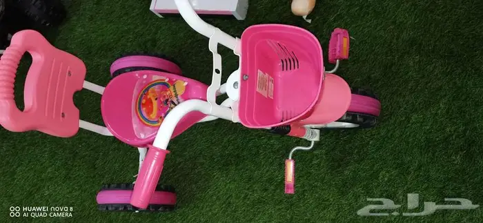 كرسي طعام بحاله ممتازه مع بايسكل اطفال ومجموعه العاب 13