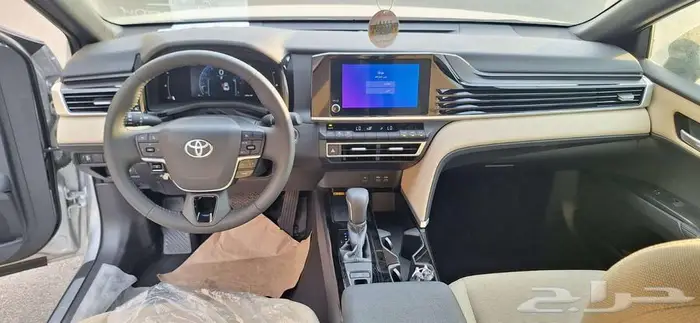 تويوتا كامرى LE بنزين موديل 2025 فضي 7