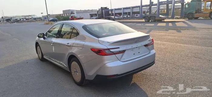 تويوتا كامرى LE بنزين موديل 2025 فضي 4