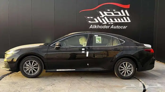 كامرى E ستاندر اسود و ابيض بنزين 2025 اقل سعر في المملكه 3