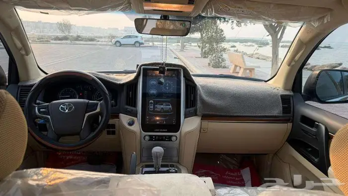للبيع لاند كروزر GXR مخزن جديد بحالة الوكالة ممشى 3000 كم 10