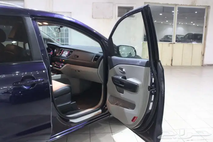 كيا كارنيفال 2020 ازرق بطاقة جمركية 33