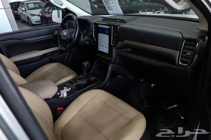 فورد ايفريست ديزل نص فل موديل 2024 7