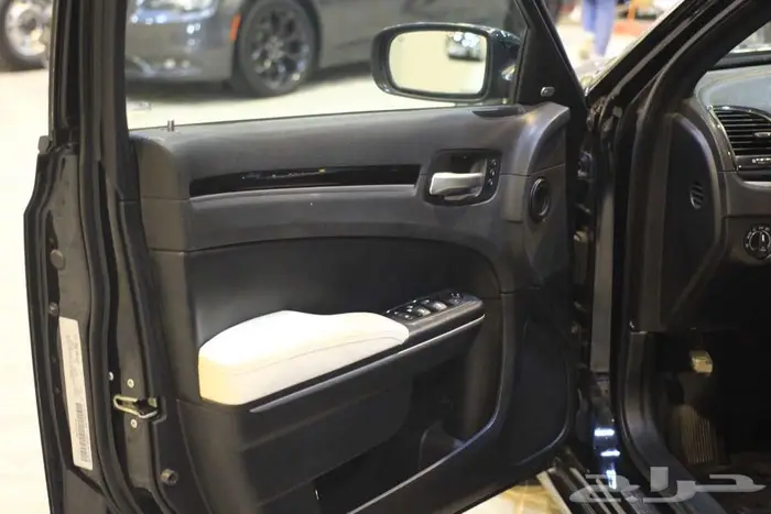 كرايزلر موديل 2020 S اسود 6