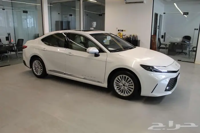 تويوتا كامري LE 2025 1
