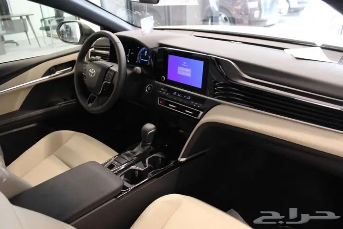 تويوتا كامري LE 2025 10