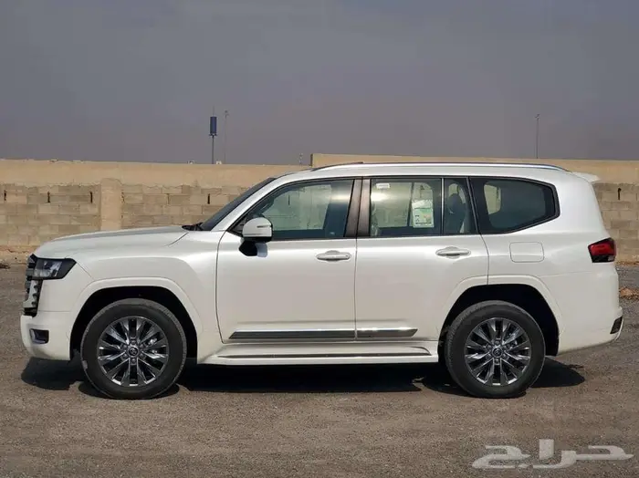 تويوتا لاند كروزر 2023 GXR 5