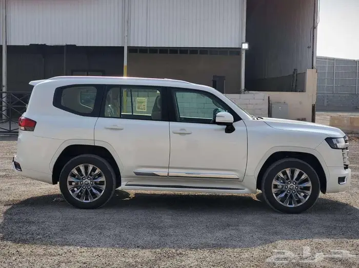 تويوتا لاند كروزر 2023 GXR 1