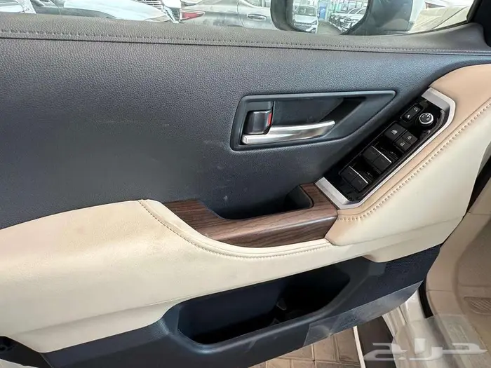 تويوتا لاندكروزر GXR - S بنزين 2025 سعودي 12