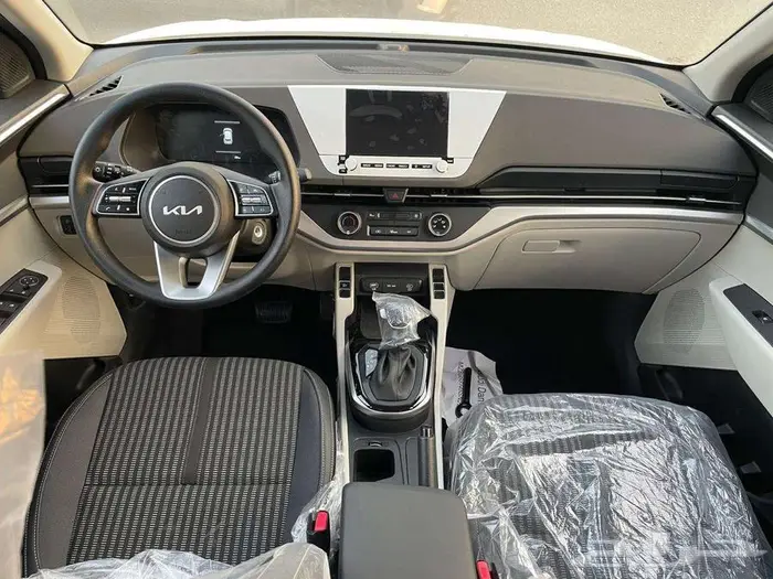 كيا كارنيز ستاندر موديل 2025 6