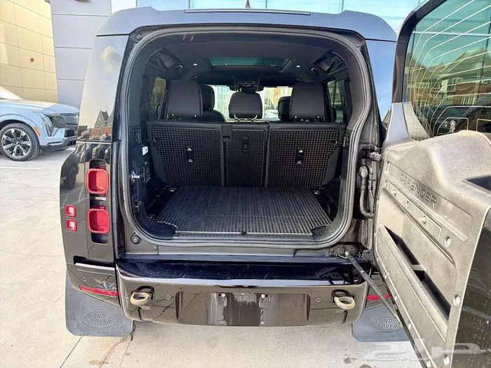 ديفندر 110 X-Dynamic SE موديل 2023 ب 240 الف 3