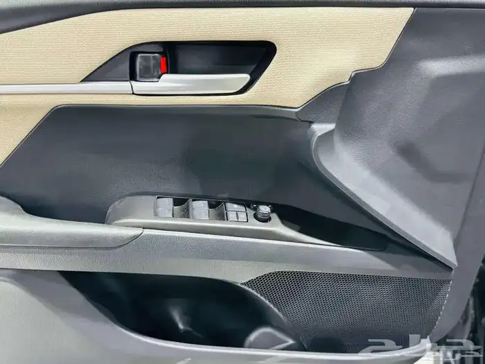 كامري طيس بريمي 2025 اللون ابيض - اسود 14