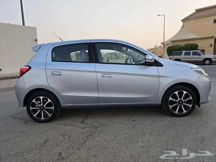 2023 Mitsubishi Space Star with auto transmission n good car 4