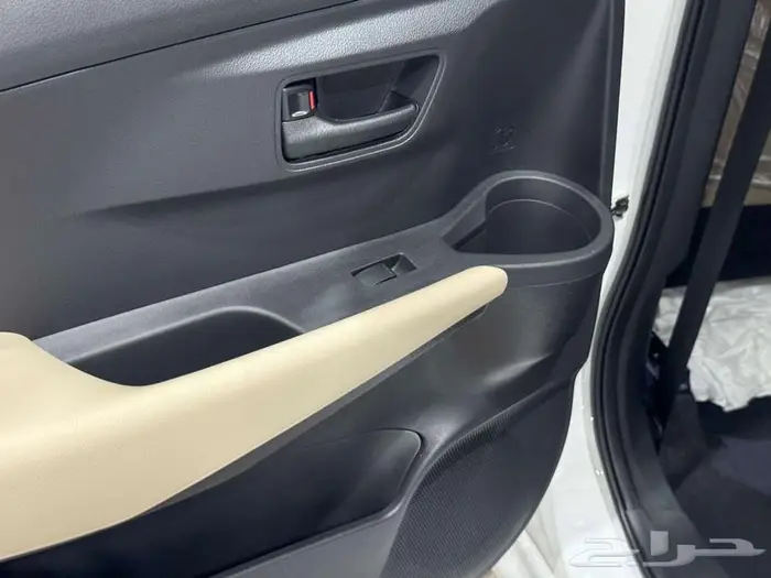 تويوتا يارس نص فل ابيض بنزين 2026 اقل سعر كاش وبنوك 25