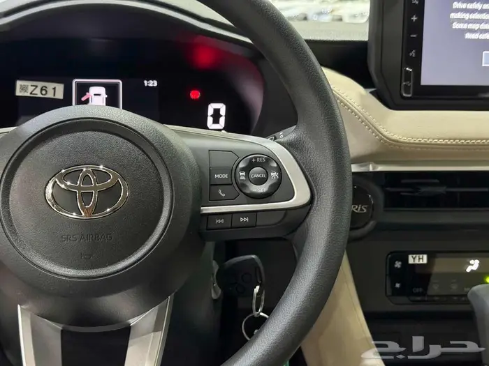 تويوتا يارس نص فل ابيض بنزين 2026 اقل سعر كاش وبنوك 18